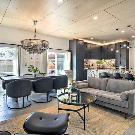 Stylish Albuquerque Home ~ 6 Miles To Downtown!-3